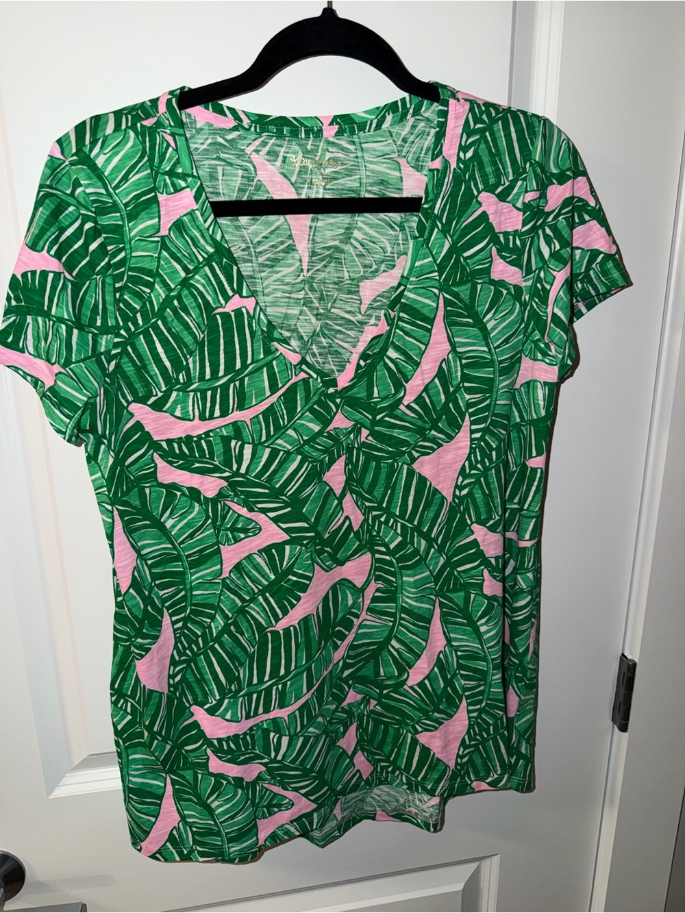 Lilly Pulitzer Etta V-neck tee size medium